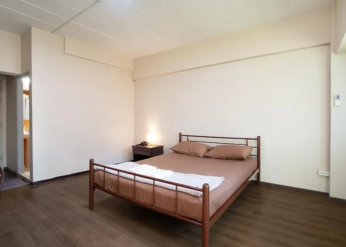 Petch Tower Ekamai Budget Serviced Apartment